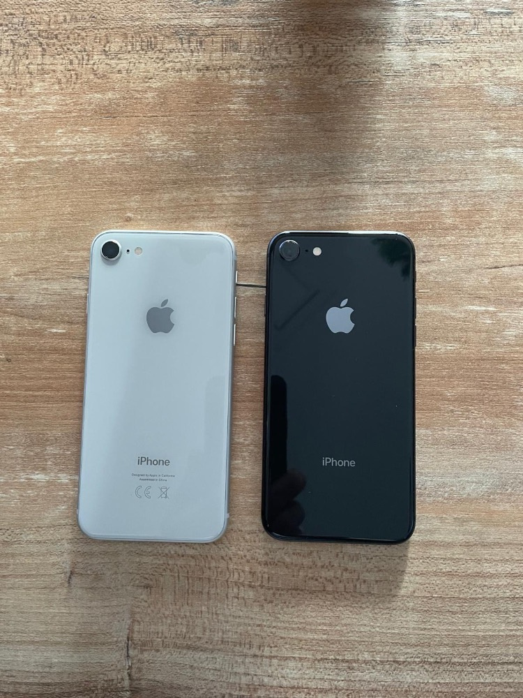 Apple iPhone 8 64 GB silver a black - 8