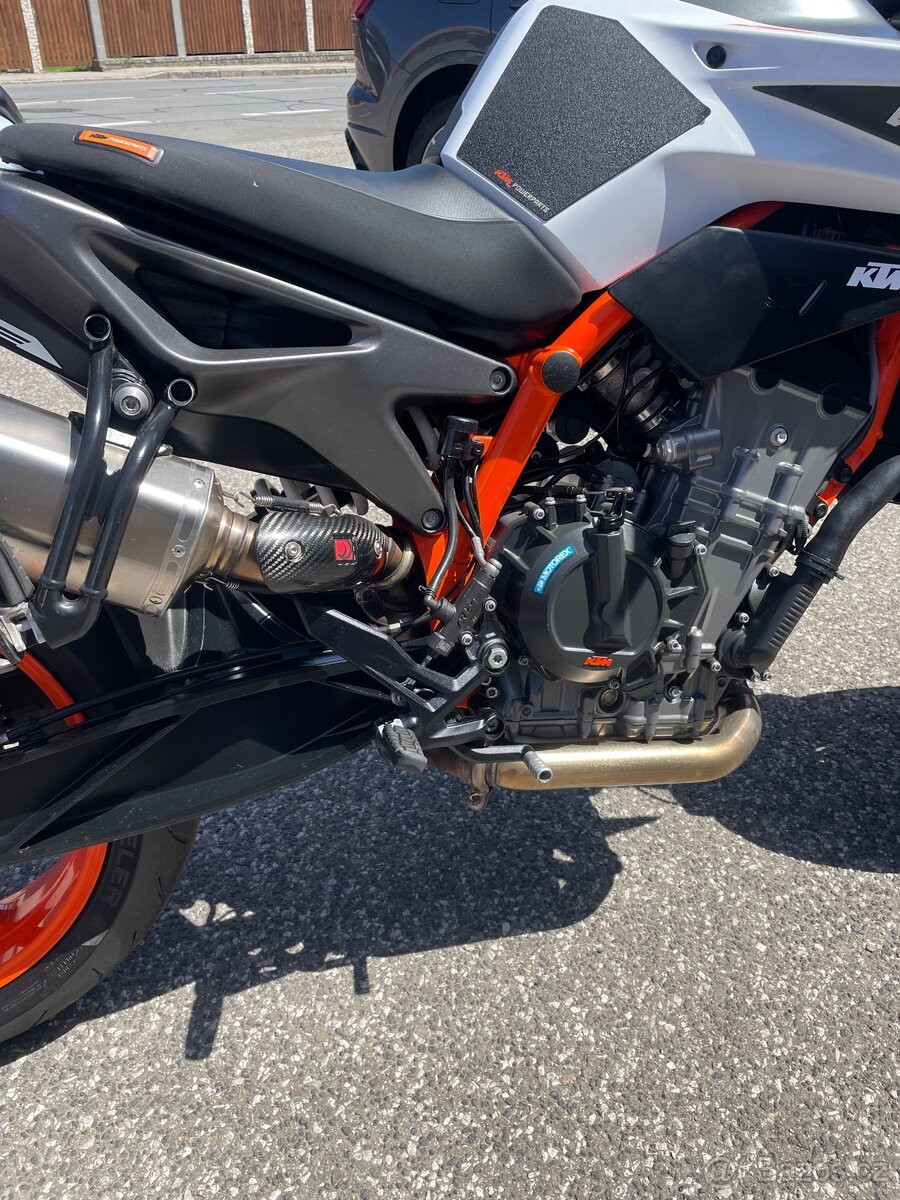 KTM 890 Duke R - 8