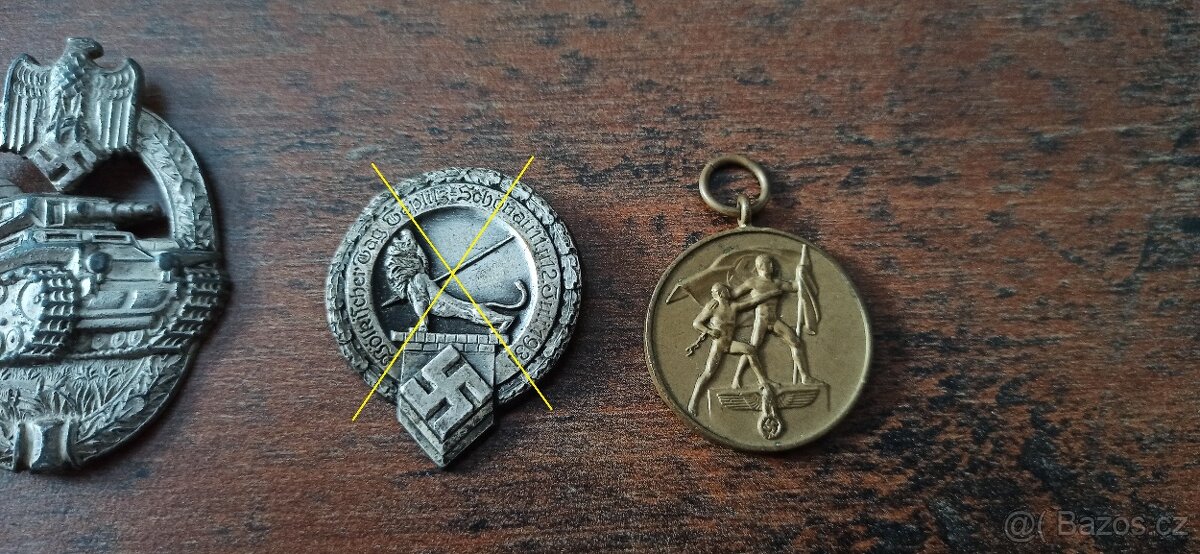 Medaile, vyznamenání, odznaky. - 8