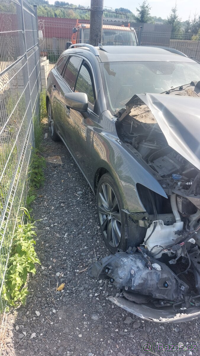 Prodám havarovanou Mazda 6, nafta 135kw, r.v. 2019 - 8