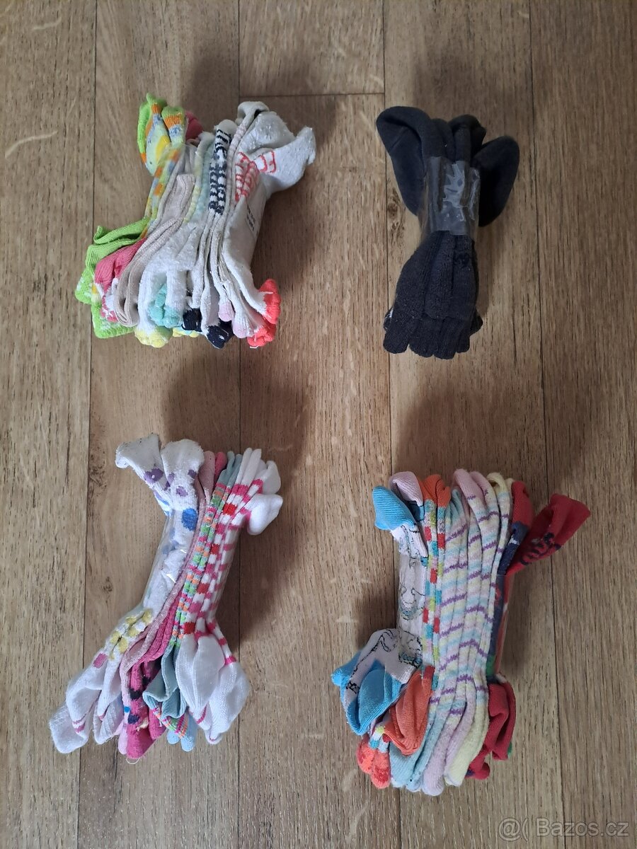 Mix ponožky, čepice, šály, rukavice (více ponožek další foto - 8