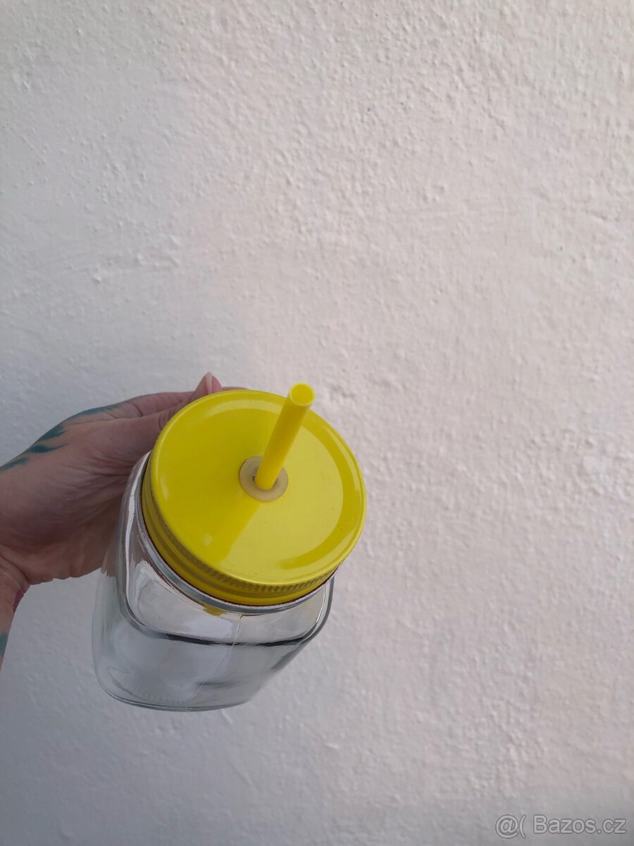 Skleněný hrnek s brčkem - 8