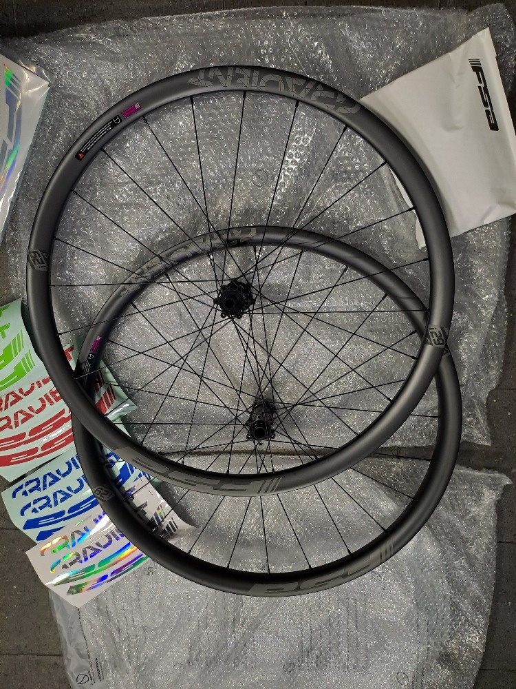 NOVÉ nepoužité karbonové kola FSA Gradient i29 WideR Carbon - 8