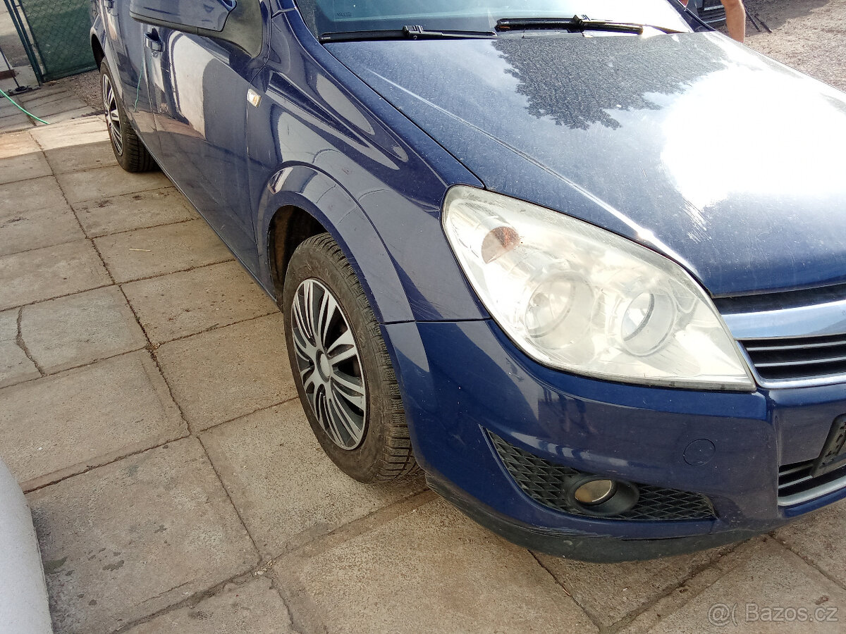 Opel Astra H caravan 1,4 16V - náhradní díly - 8