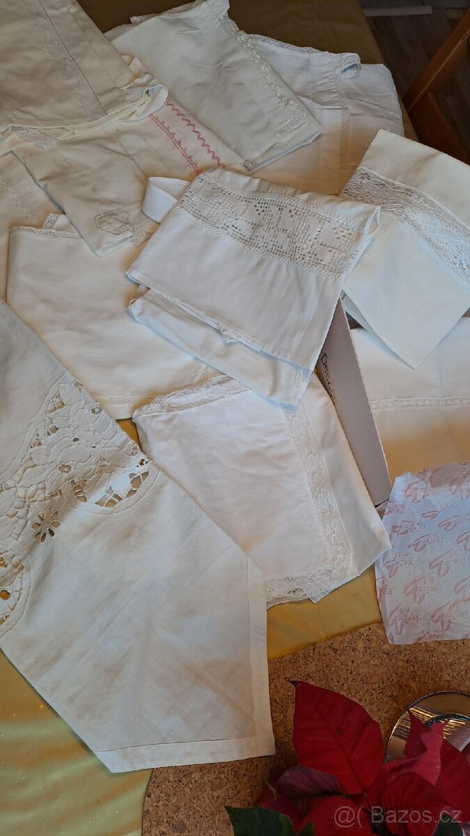 retro sbírka cukrářských zástěrek, krajkové límečky - 8