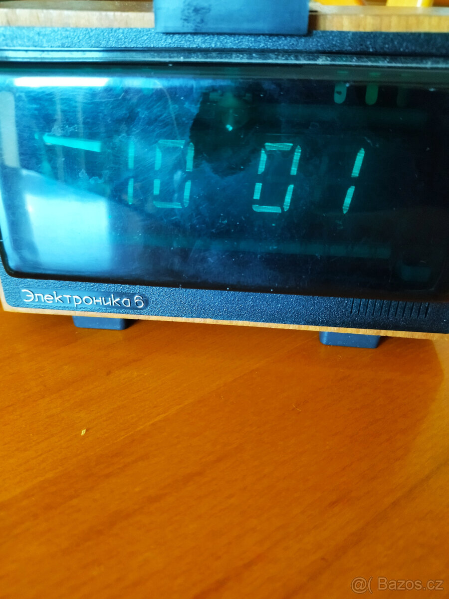 rádio, foťák, stereo prohlížečka, budíky, světla, lampa - 8