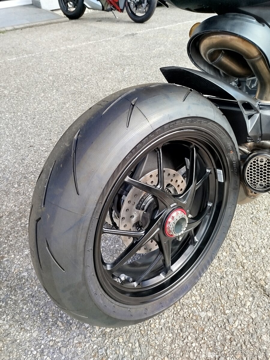Ducati Panigale V2 Superquadro Final Edition - 8