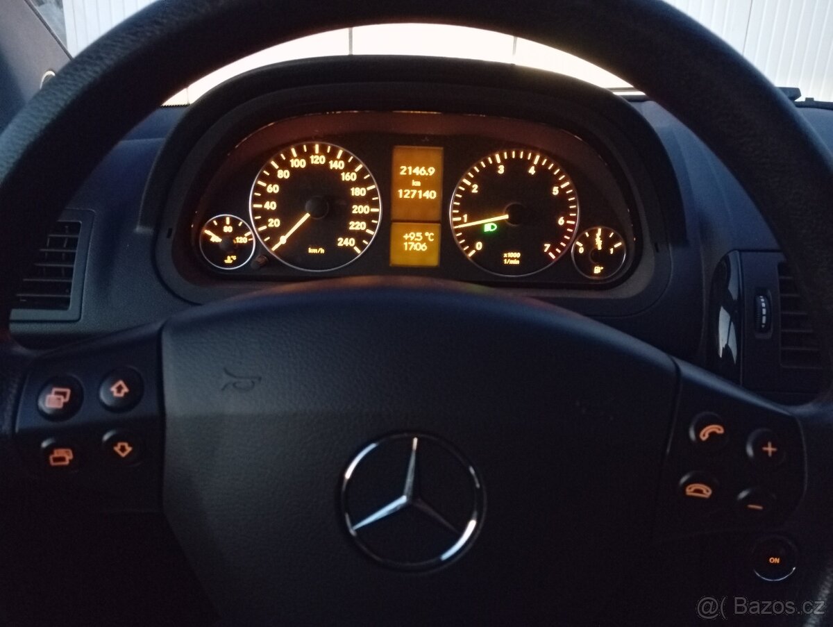 Mercedes Benz A 1,5 benzín , vyhřívaná sedadla - 8
