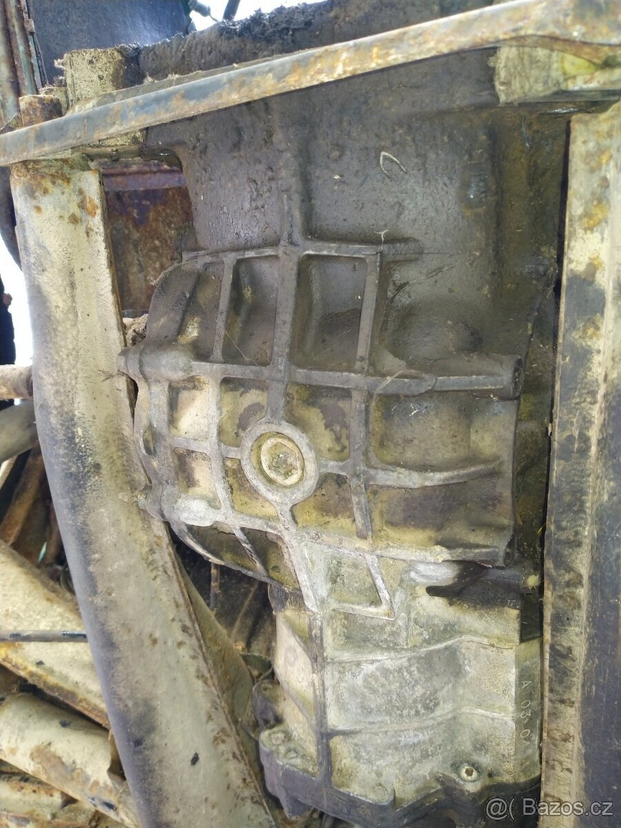 Prodám nekompletní VW Brouk 1303 - 8