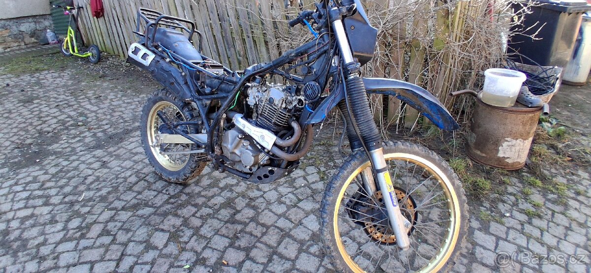 Prodám suzuki dr 600 nepojizdna - 8