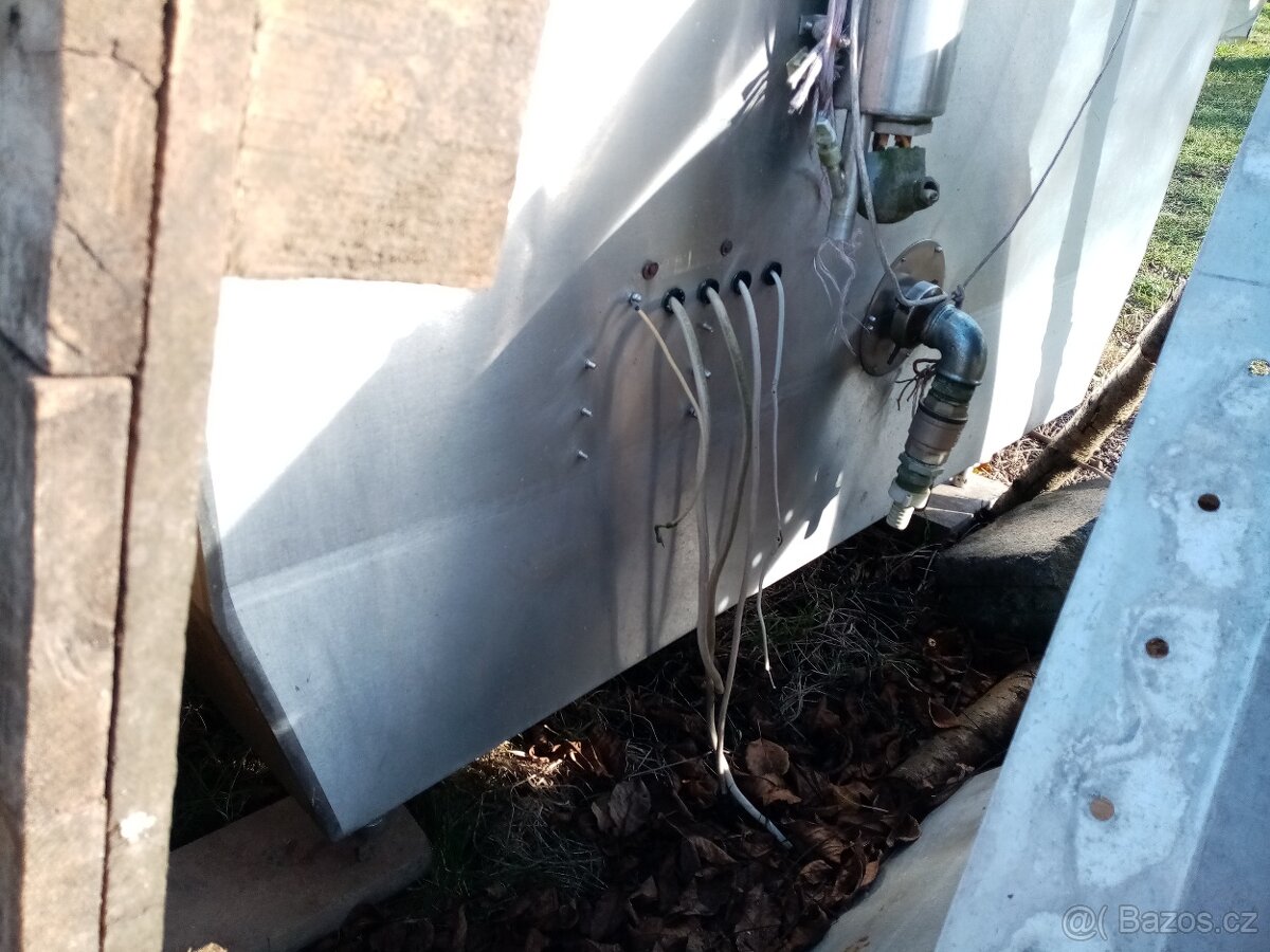 Dvouplášťová nerezová nádrž 2 000 litrů - 8