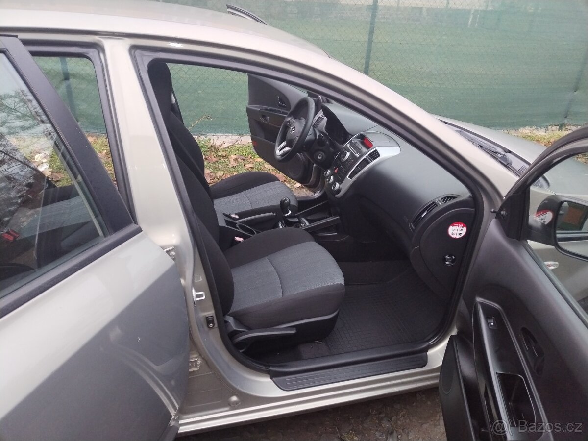 Kia Ceed 1.6 benzín+LPG, 6KVALT-KOUP. ČR,CEBIE,PO SERVISU - 8