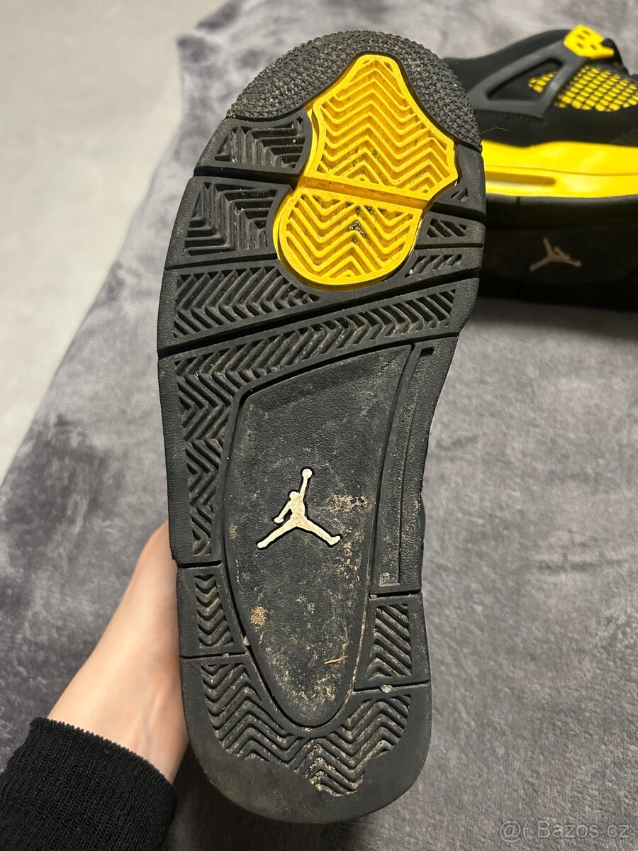 Jordan 4 yellow thunder - 8