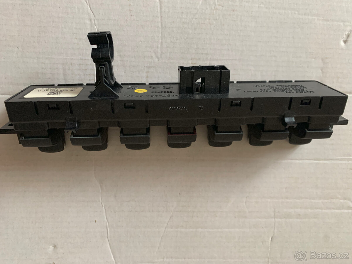 Řadící páka, spínače středové konzole Peugeot 3008 I - 8