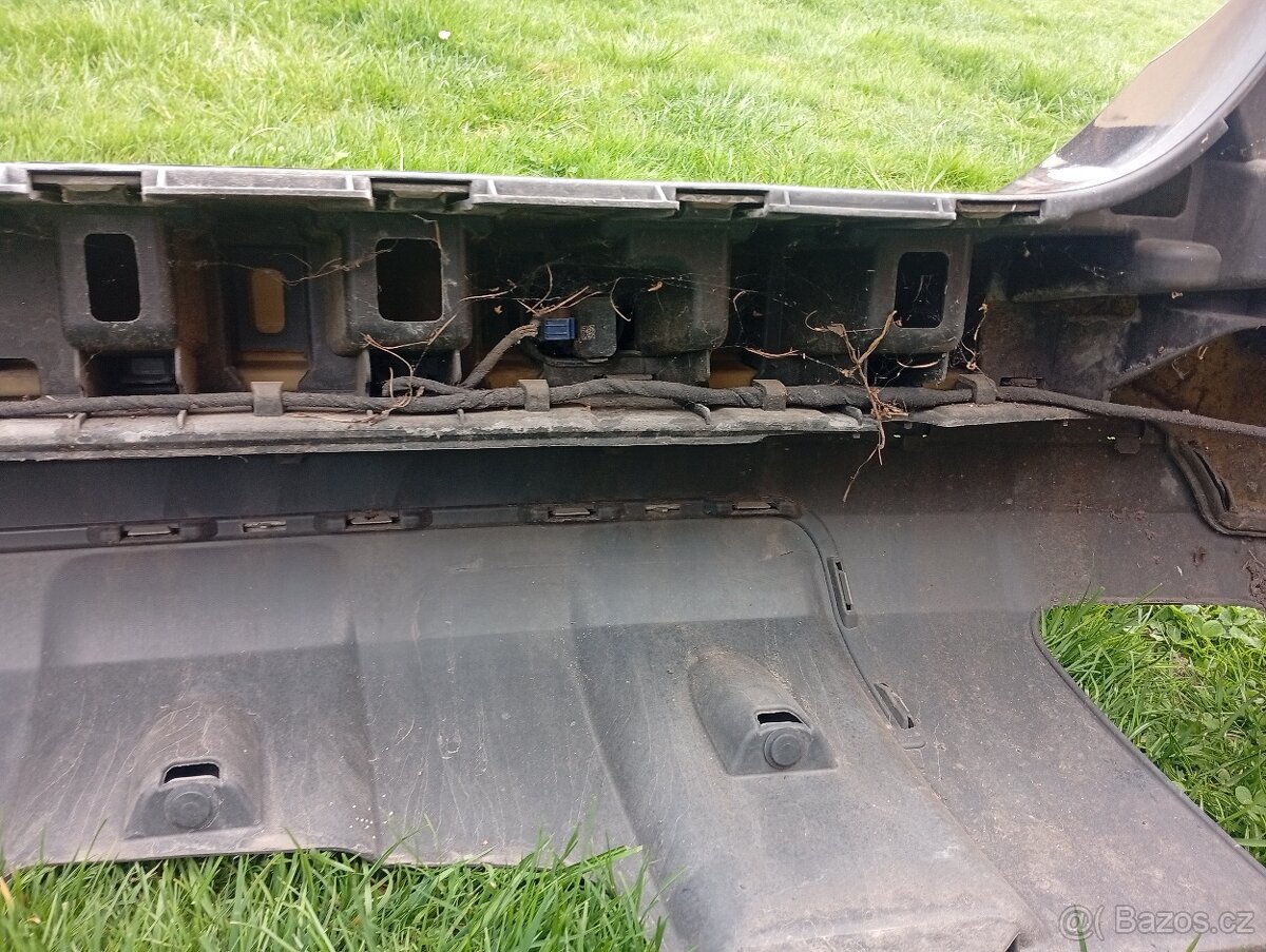 MERCEDES BENZ ML W164 ZADNÍ NÁRAZNÍK PĚKNÝ VČ. PAR. ČIDEL - 8