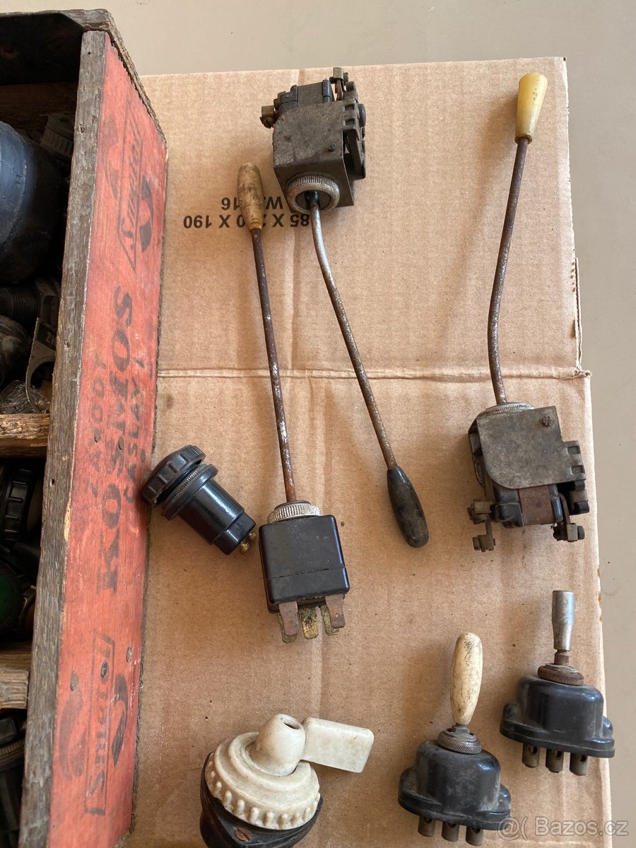 Kontrolky, přepínače, vypínače, atd... - 8