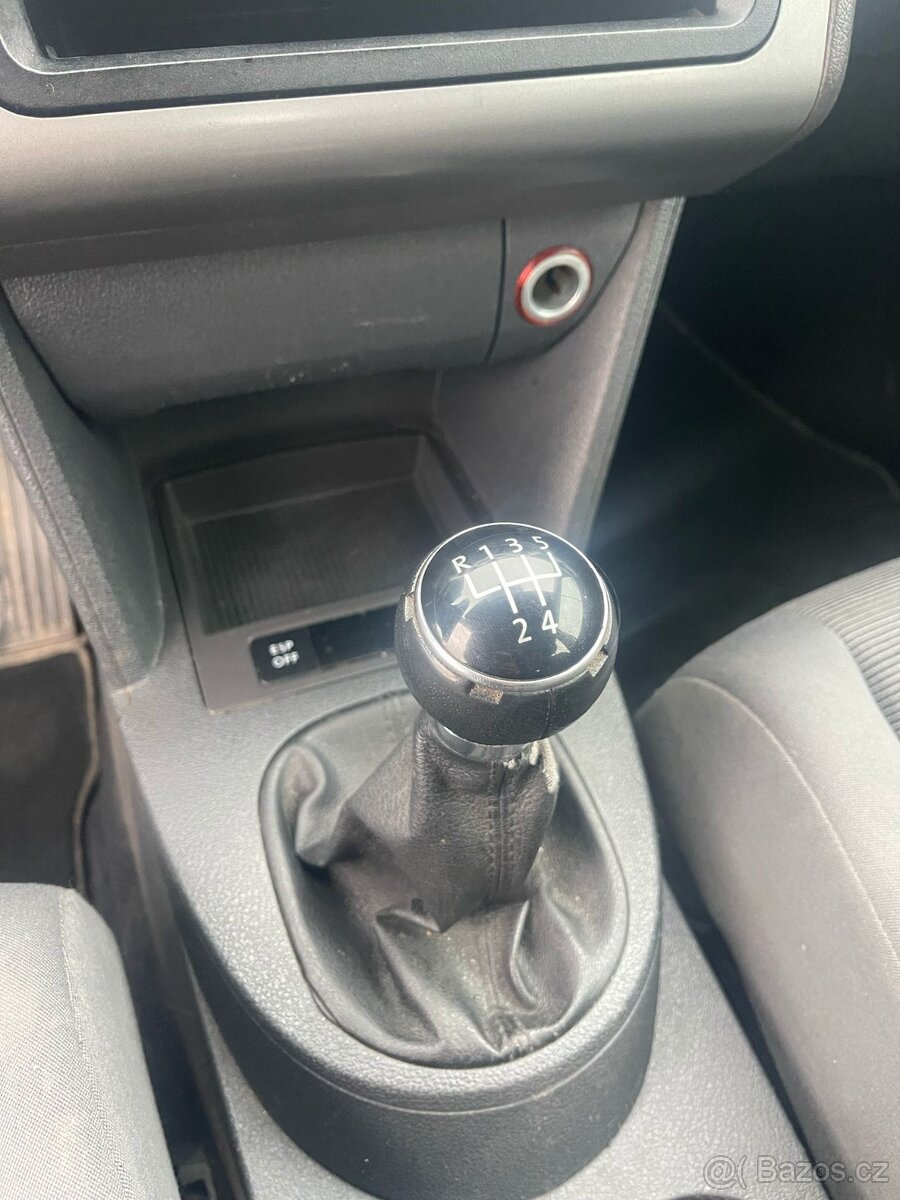 Volkswagen Touran 2.0D EcoFul, na splátky bez registru - 8