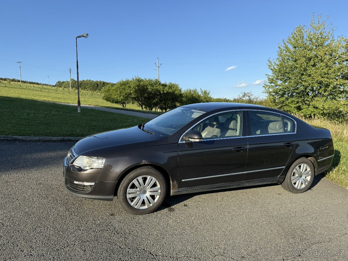 VW Passat B6 2.0 TDI 4MOTION (první majitel) - 8