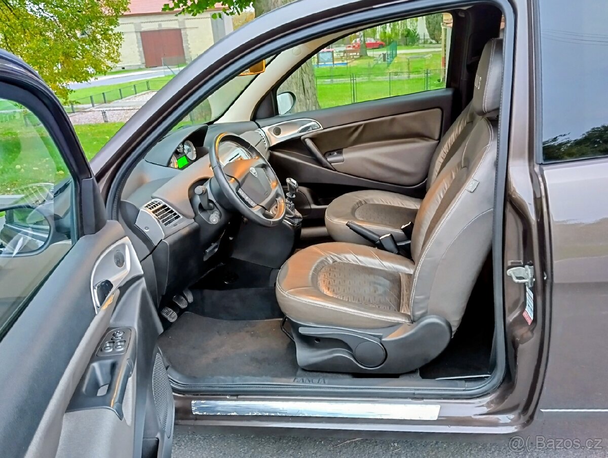 Lancia Ypsilon 1.4 70 KW Versus 1 z 500ks - 8