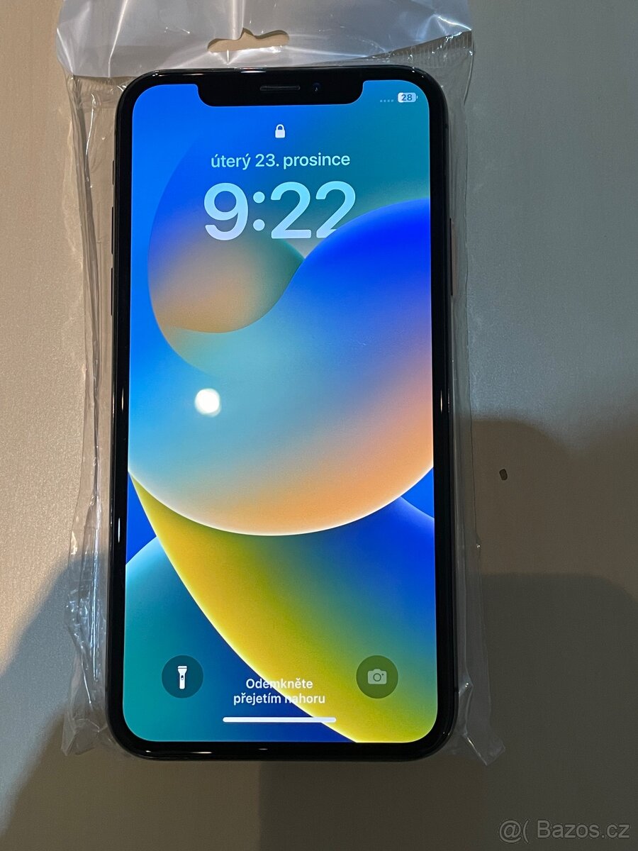 Prodám IPhone X - 8
