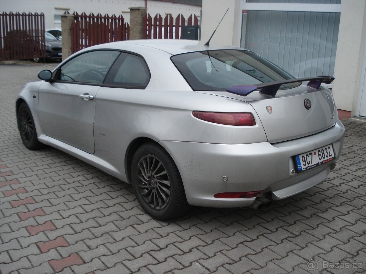 Alfa Romeo GT 1.9 JTD - 8
