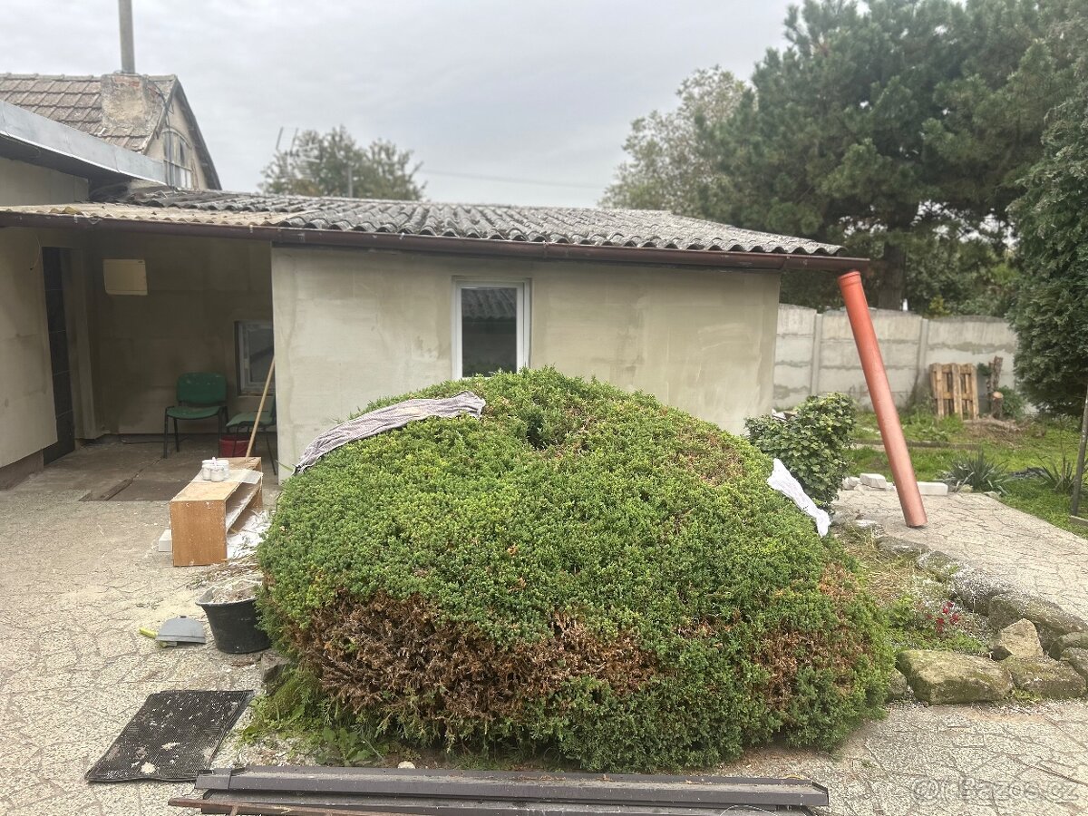 Komplex dvou chat s velkou garáži a pozemkem - 8