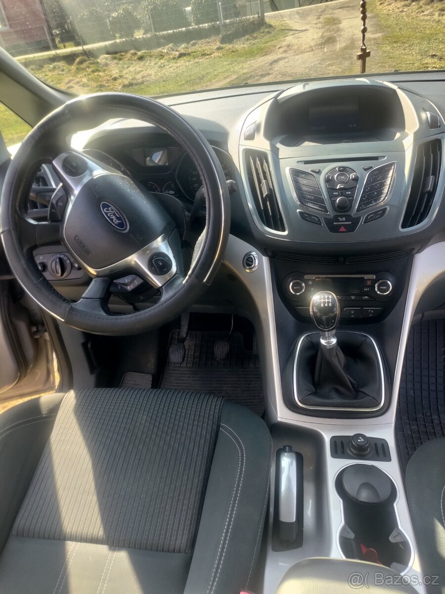 Ford grand c max 7 míst ,nafta - 8