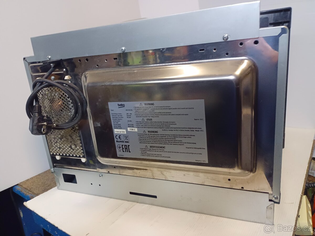 BEKO vestavná mic.trouba s horním grilem, nerez - 8