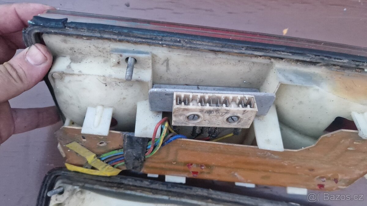 Prodám zadní světla Wartburg - 8