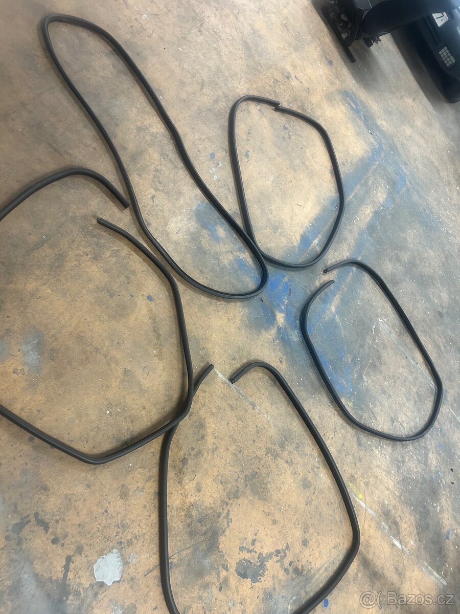 BMW e46 330i NÁHRADNÍ DÍLY - 8