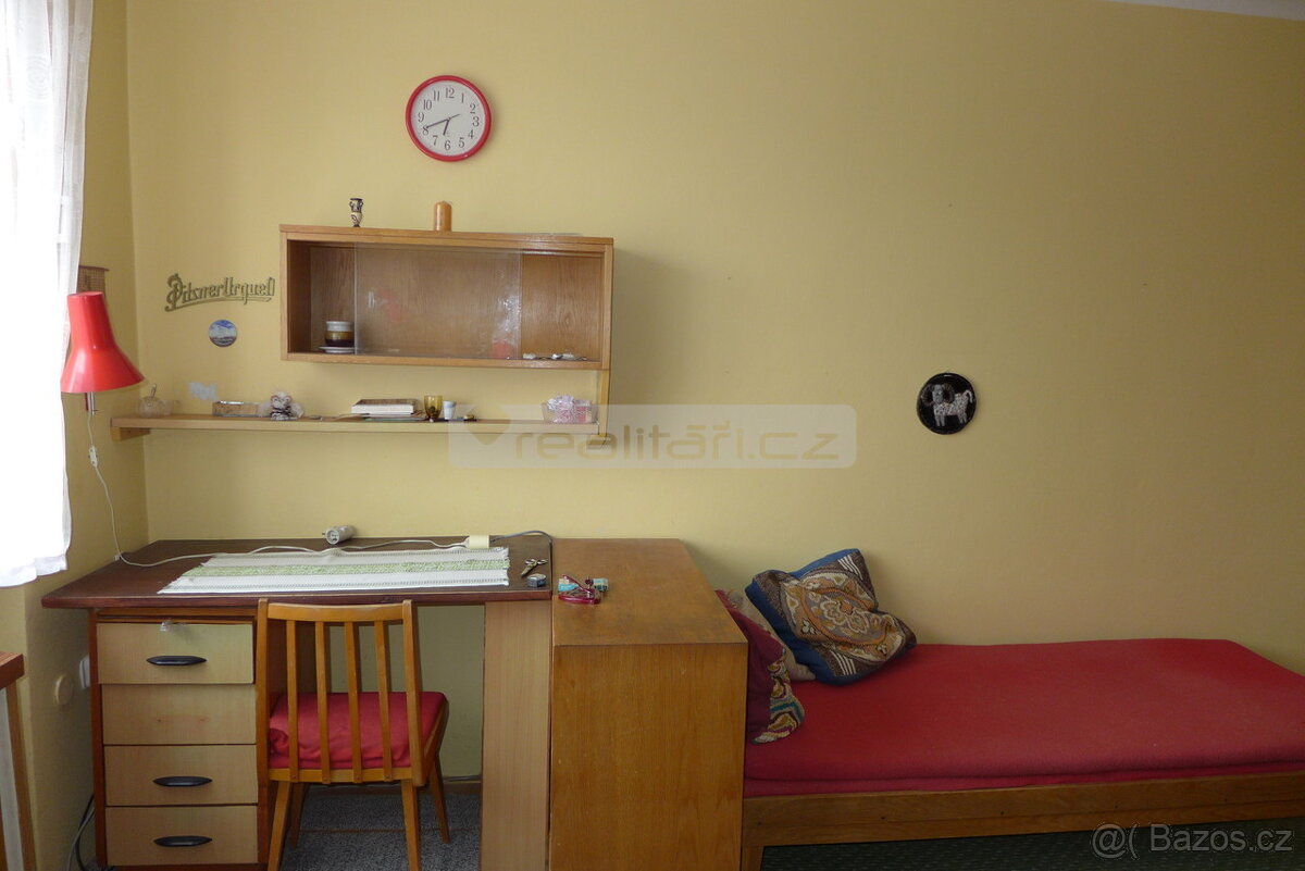 Prodej prostorného cihlového bytu 3+1 s balkonem a zahradou - 8