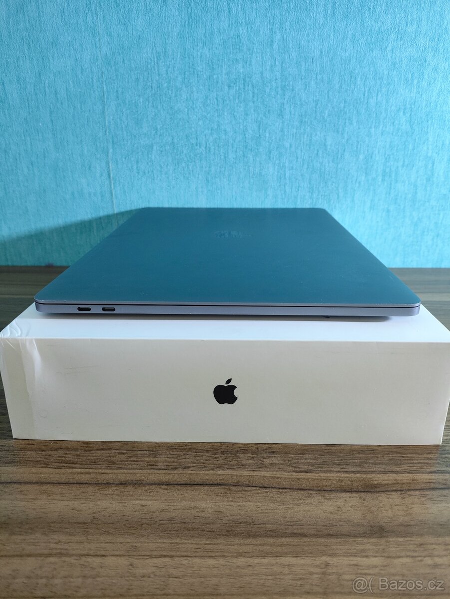 Apple MacBook Pro 15 (2018) | Core i7 2.6 GHz • 16 GB RAM • - 8