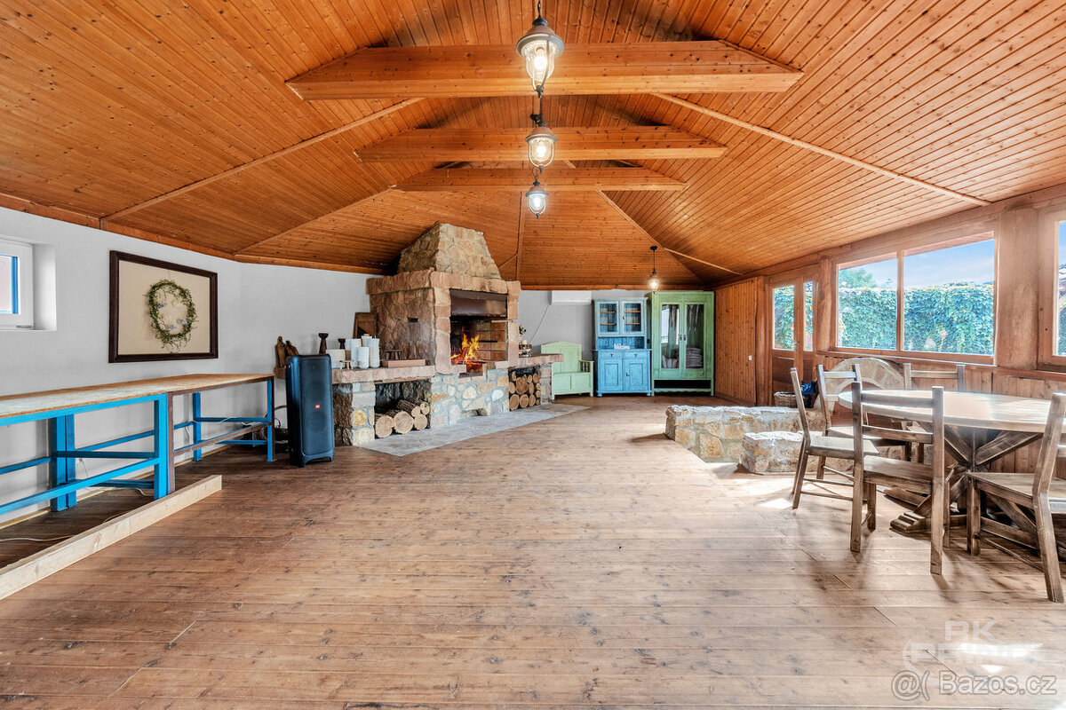 Prodej komerčního objektu, multifunkční areál na pozemku 4.1 - 8