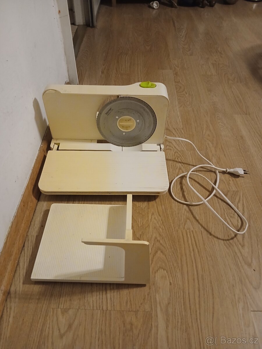 ELEKTRICKÝ KRAJEČ ZN. ZELMER 220 V. - 8