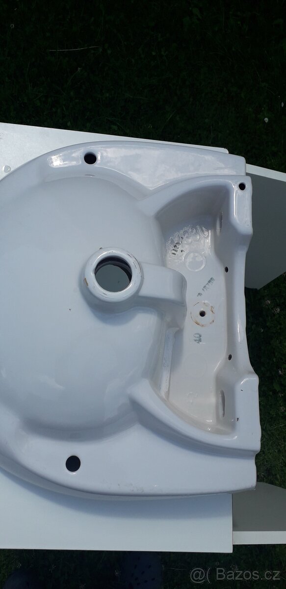 Koupelnova skříň s umyvadlem - 8