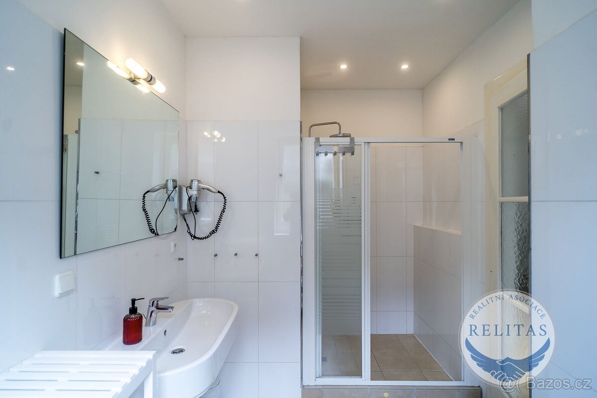 Pronájem klimatizovaného bytu 4+kk, 124 m² + 2xB, 3 neprůcho - 8