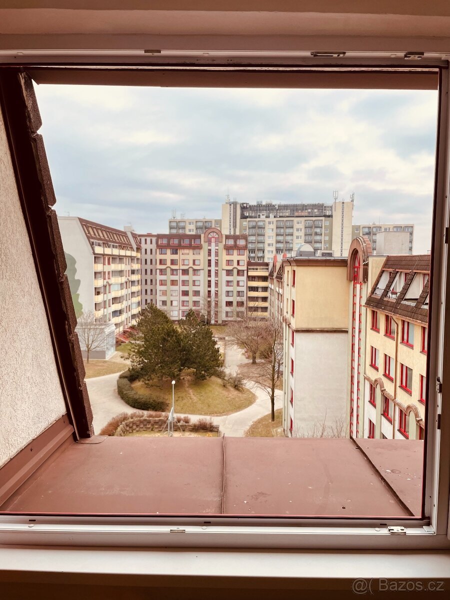 Neprůchozí pokoj - 8