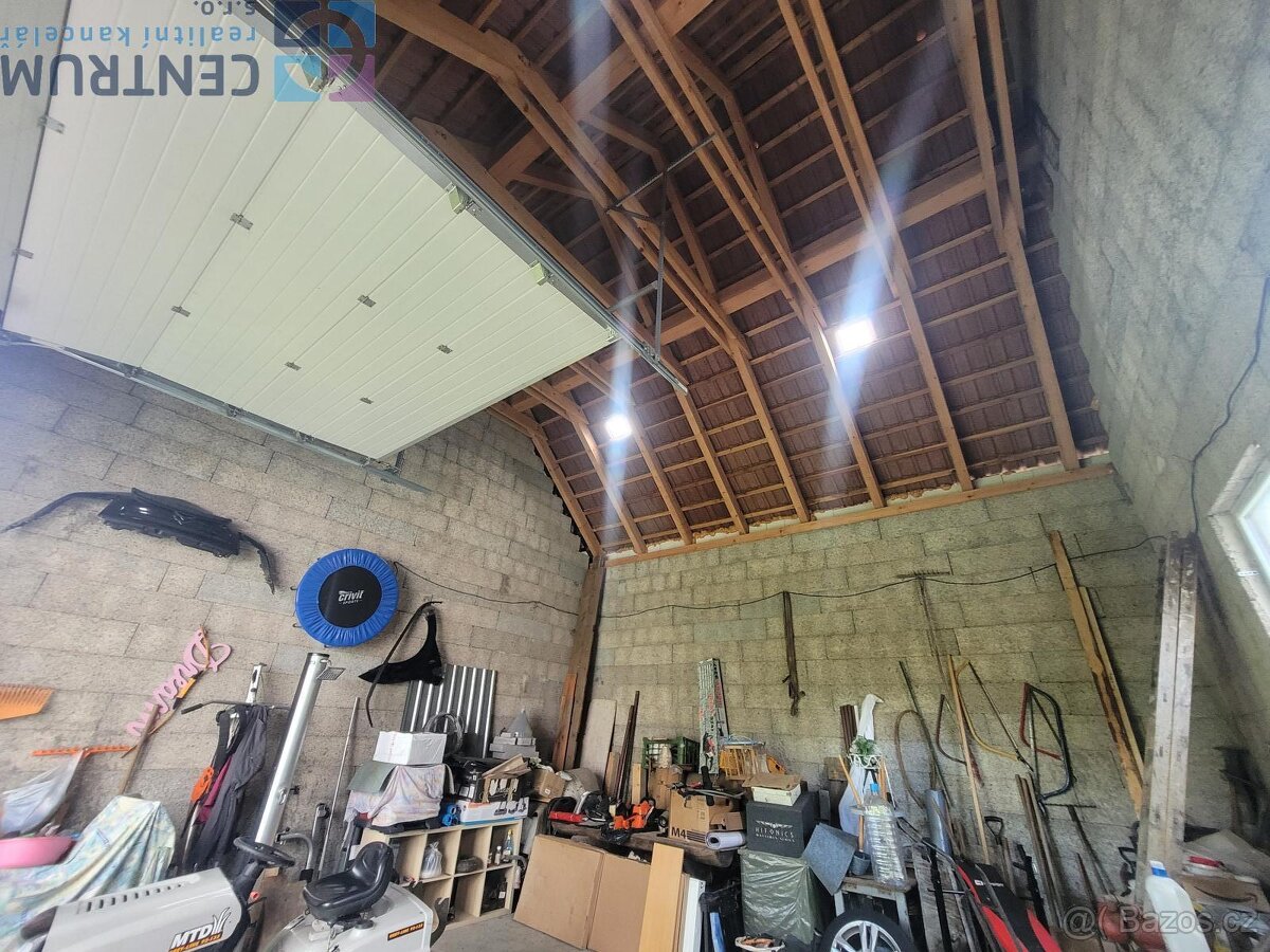 Rodinný dům v obci Bláhov u H - 8