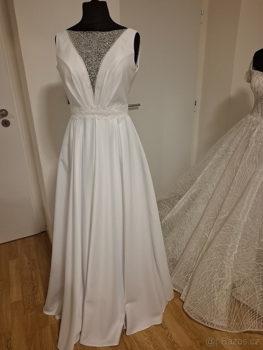 Bílé svatební šaty - 8