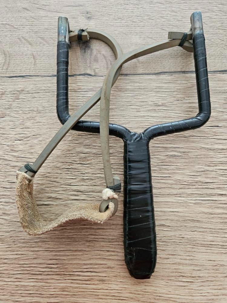 TERČ,KNIHY,DOZY,KARTY,HŘÍBEK,TERMOSKY1,9l - 8