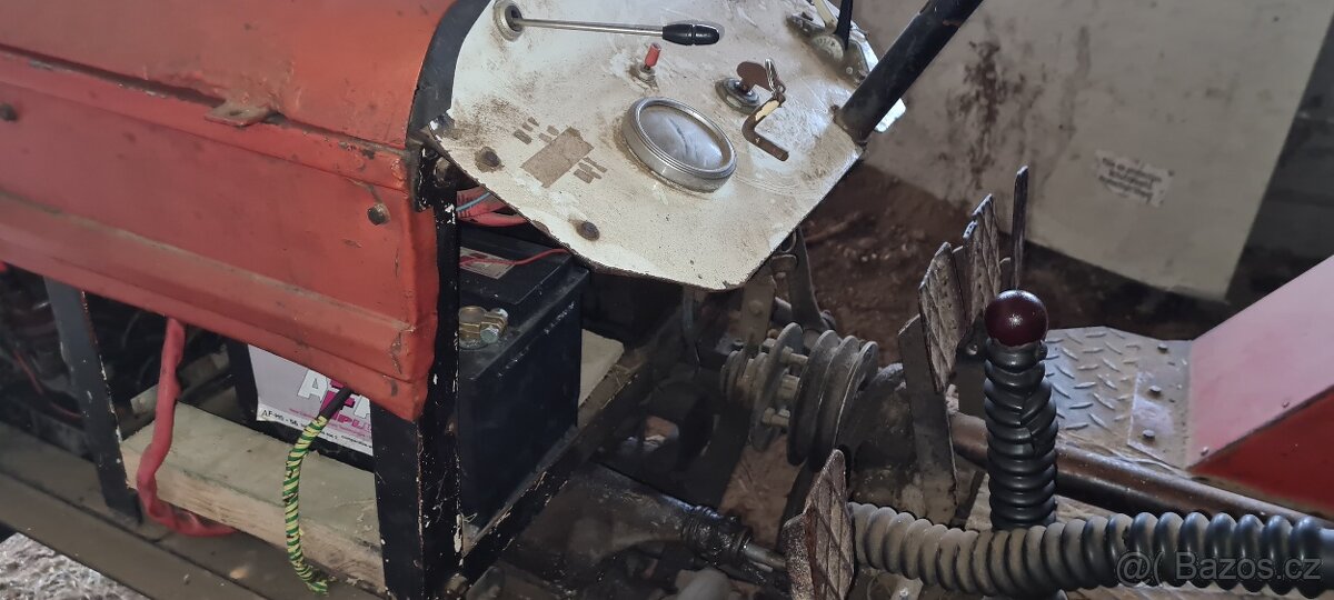 Malotraktor s hydraulikou - 8