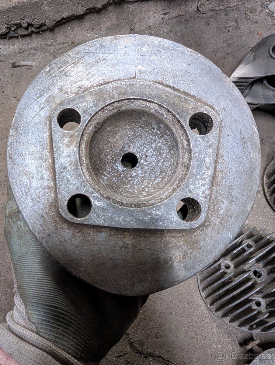 Hlava válce Jawa - 8