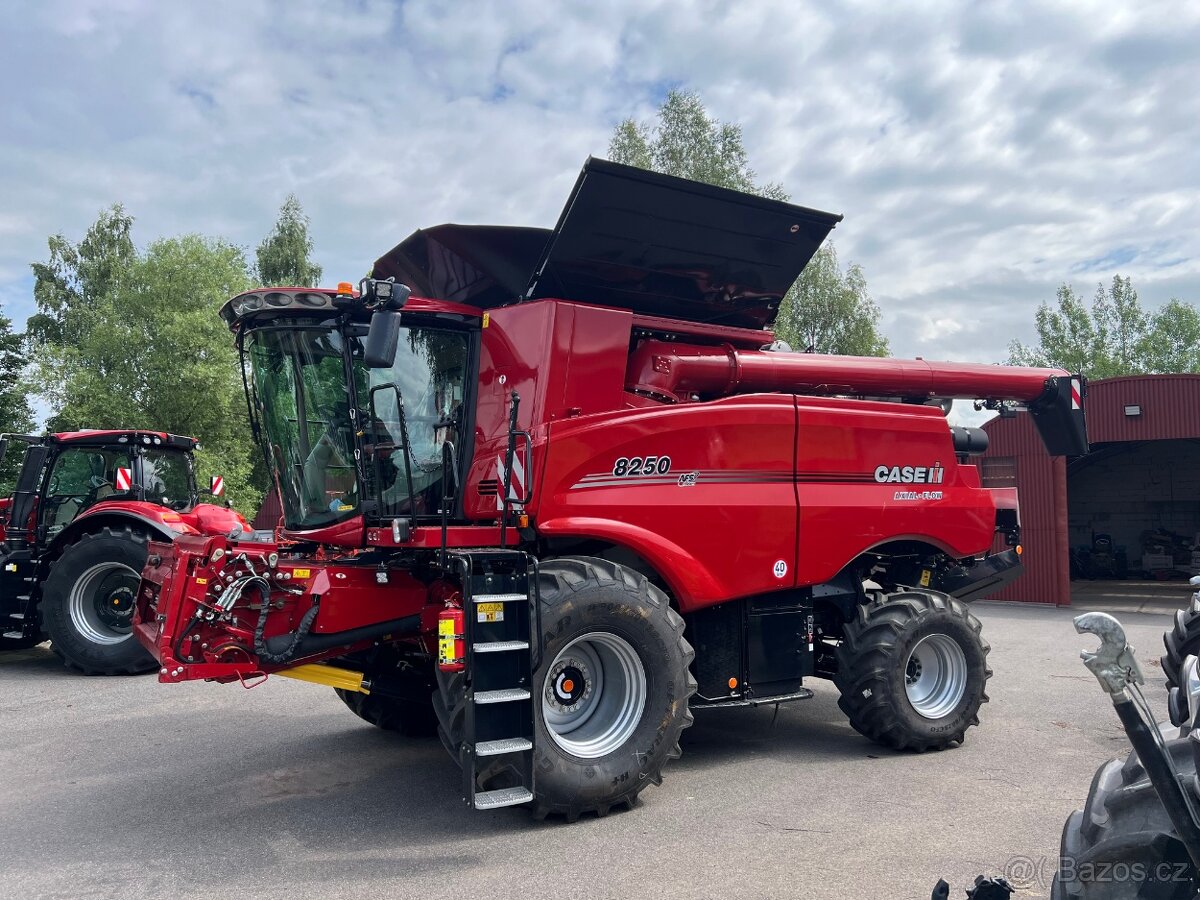 Case IH AF 8250 kolový - 8