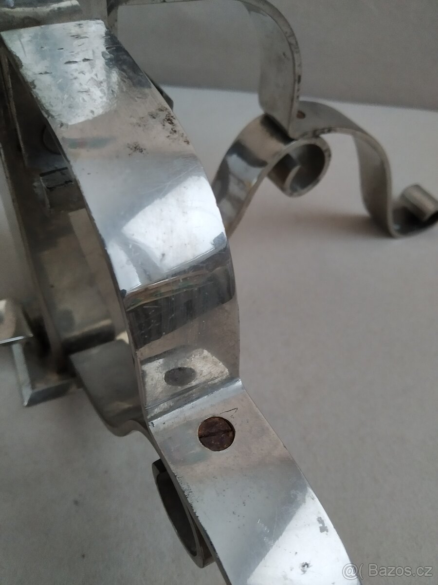 Starý kovový stojan - 8