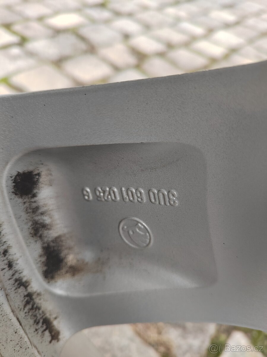 Prodám orig alu 16 škoda Superb 5x112 ET 37 zimní pneu - 8