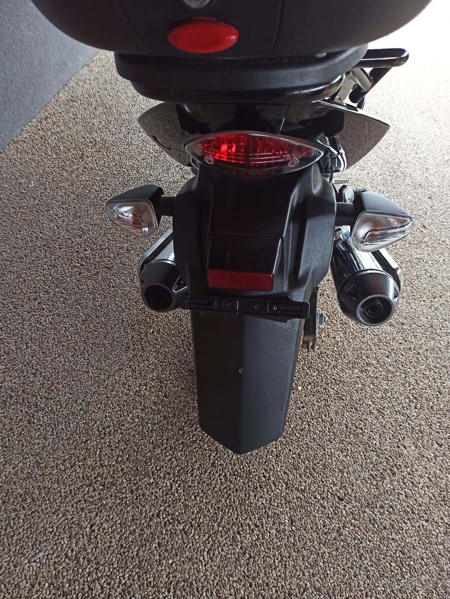 Suzuki Inazuma 250 R.V.2015 - 8