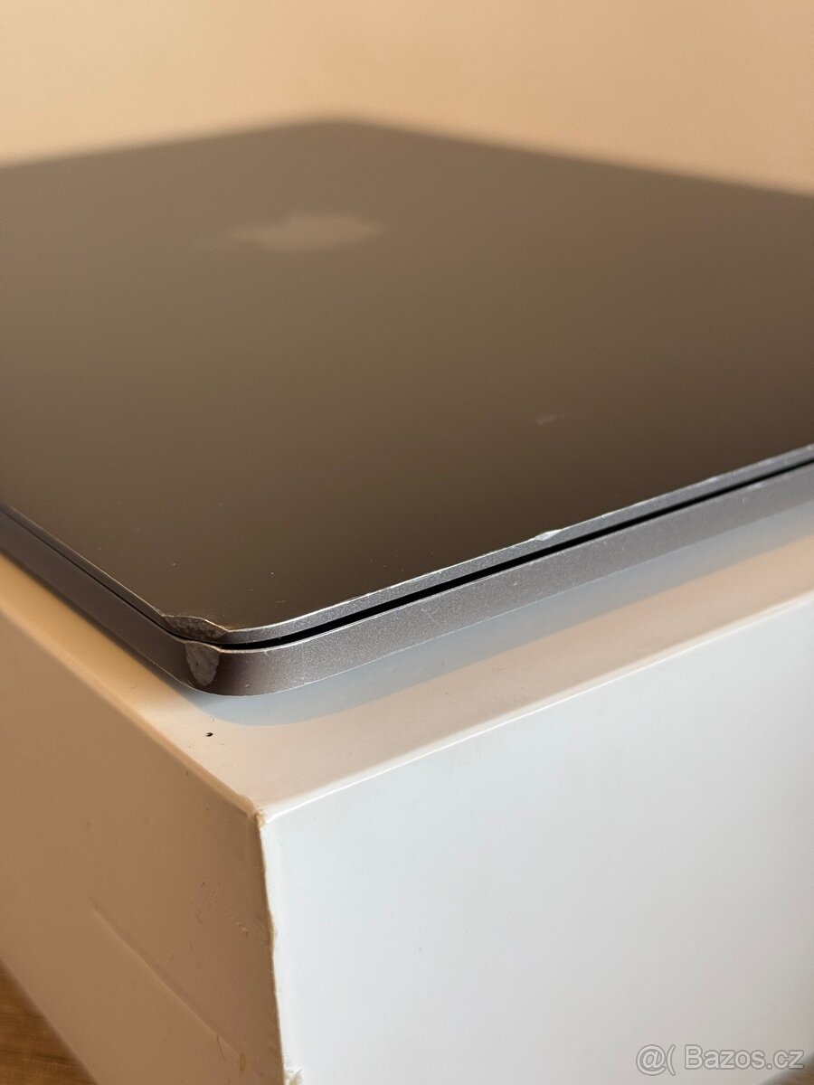 Apple MacBook Pro 2017 kompletní balení - 8