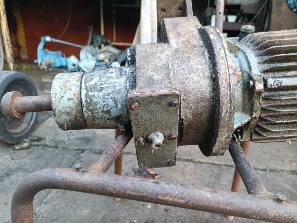 Motor 380V s převodovkou - 8