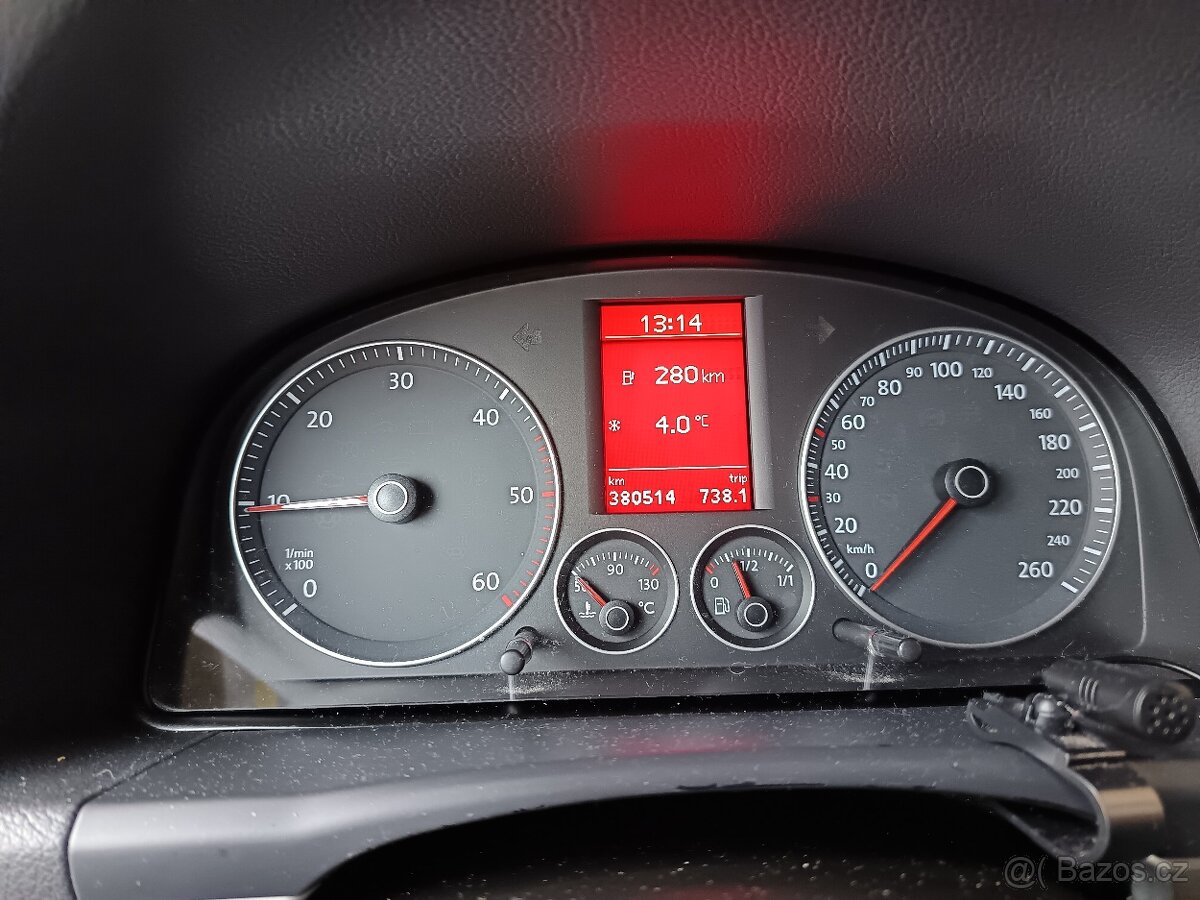 Volkswagen Touran 2.0 TDI - 103 kW -DSG - 7 místní - 8