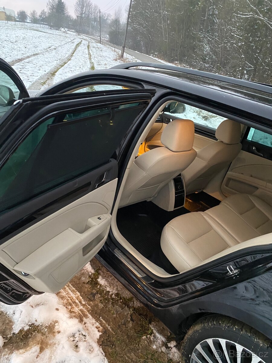 Škoda Superb Combi 4x4 DSG Laurin&Klement - 8